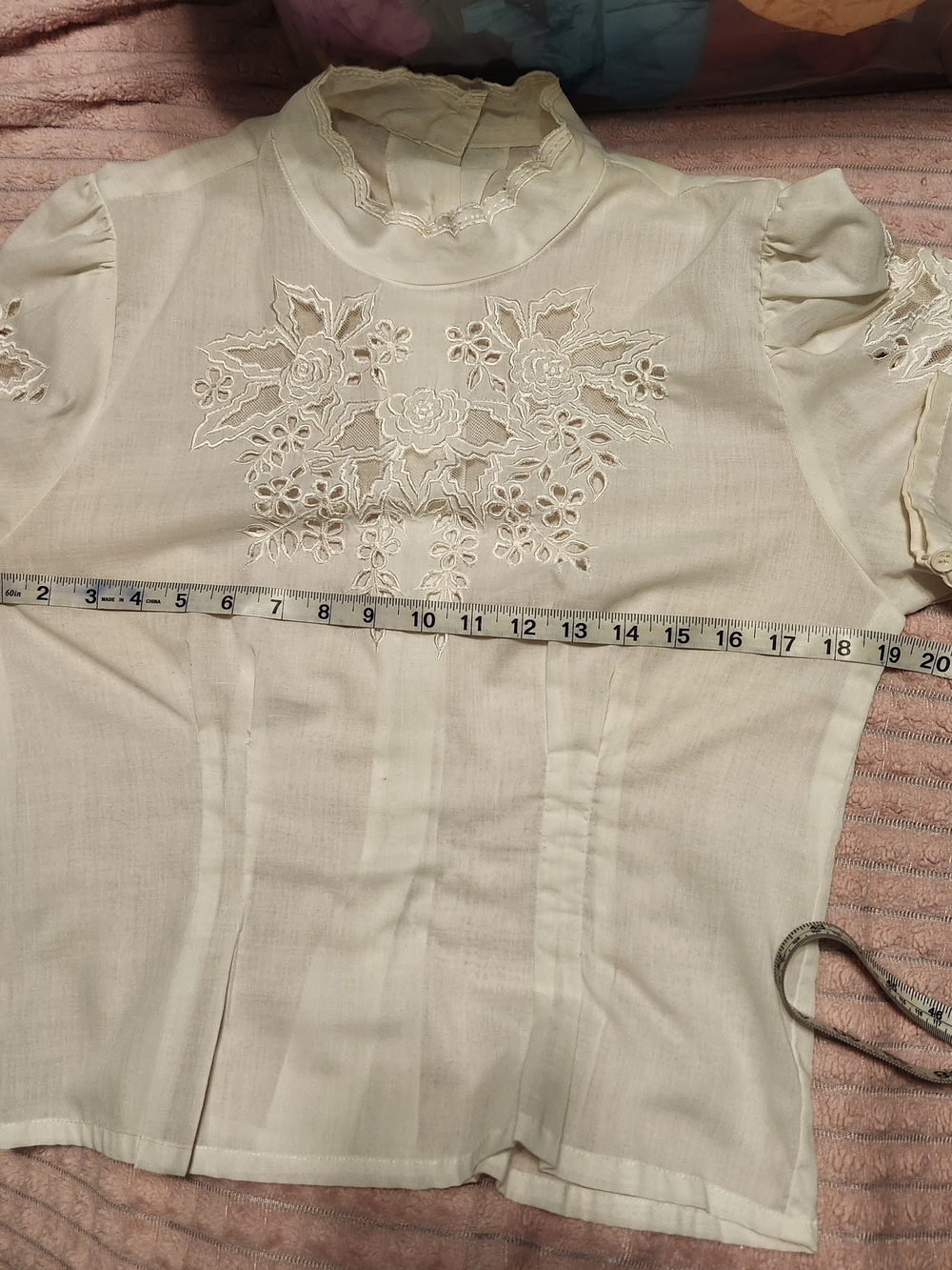 Classic Vintage White Embroidered Lace High Neck European Blouse Back Buttons M